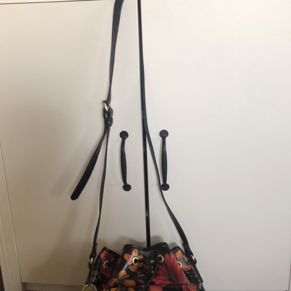 Patricia Nash leather, bucket bag. - Picture 2 of 9